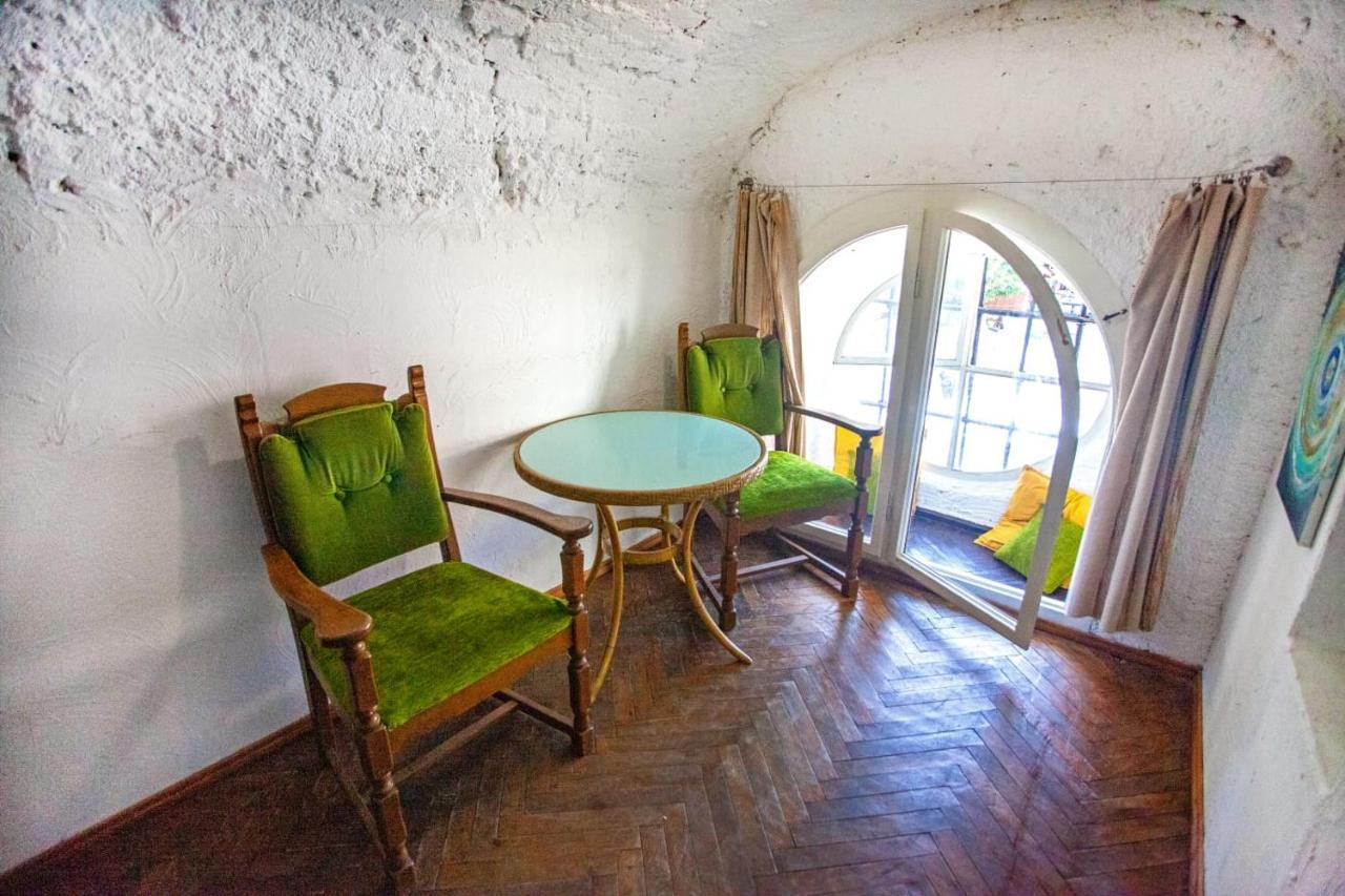 Artrooms -Round Windows Rynok Sq Lemberg Exterior foto