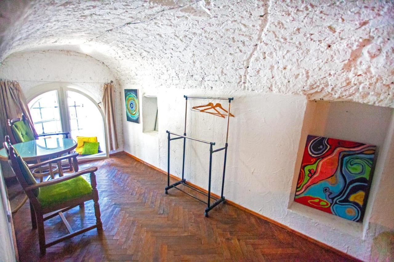Artrooms -Round Windows Rynok Sq Lemberg Exterior foto